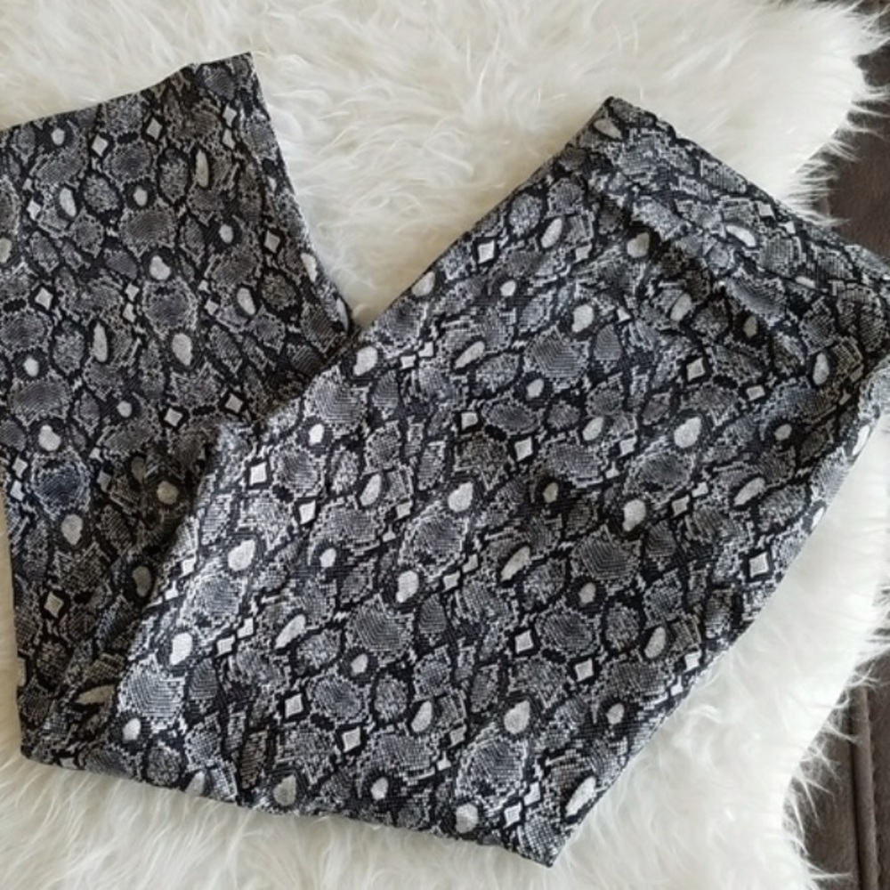 Liz Claiborne Black/White Snakeskin Ankle Sz 14